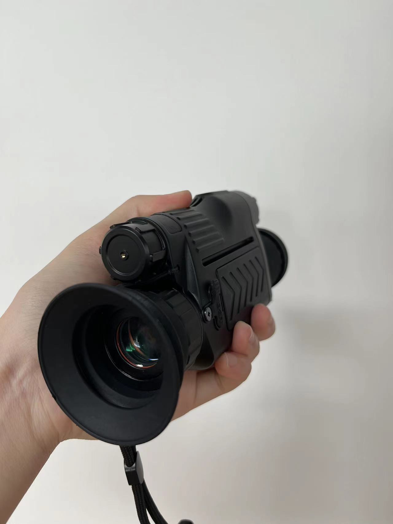 กล้องมองกลางคืนแบบมองเห็นในที่ - Hunting Thermal Imaging Scope บทวิจารณ์และราคา